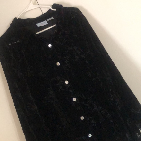 Woman’s velour embroidered long sleeve top - Picture 12 of 12